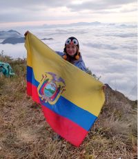 Turistas realizando turismo sostenible en Colombia