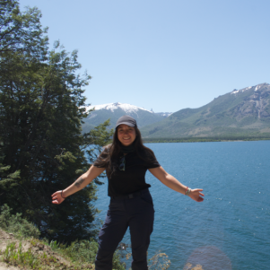Mujer viajando sola por el mundo