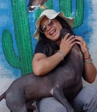 Mujer recorriendo como nómada digital Asia